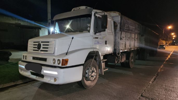 Detuvieron a dos hombres que intentaron robar la bateria de un camión