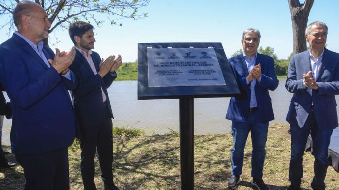Schiaretti y Perotti firmaron el contrato del acueducto que llevará agua del Paraná hasta Córdoba