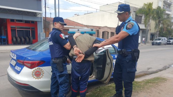 Robó en una ferretería, pero la dueña y un cliente lograron retenerlo
