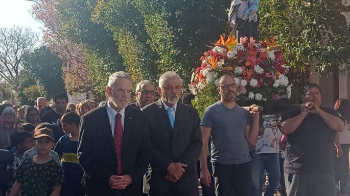 Comenzó la procesión de la Virgen del Rosario por las calles de Villa Nueva