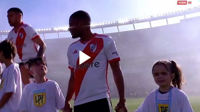 Nicolás De La Cruz cumplió el sueño de la pequeña Julia y su hermano