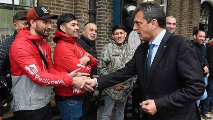 Massa analizó con trabajadores de delivery medidas para mejorar la actividad