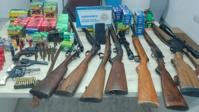 Hallaron un arsenal