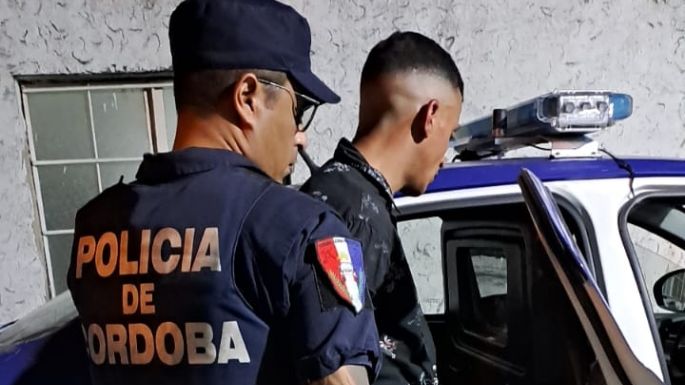 Intentaba abrir puertas de vehículos en la calle y fue visto por las cámaras