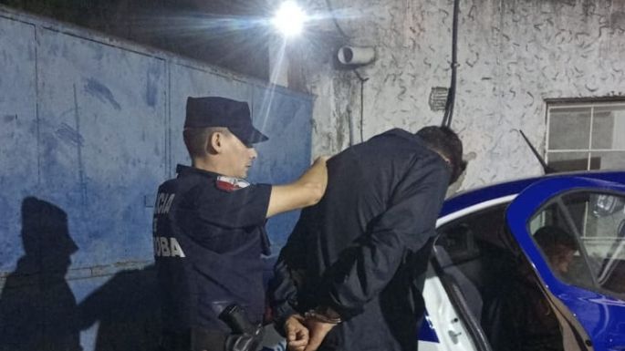 Le arrebataron el celular a un hombre y quedaron detenidos