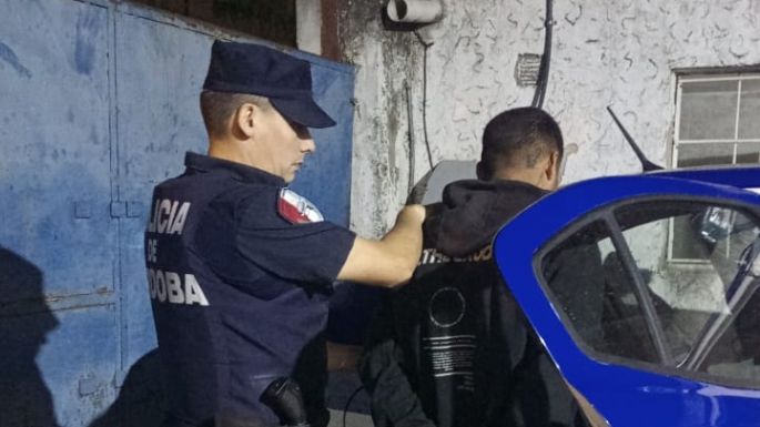 Le arrebataron el celular a un hombre y quedaron detenidos