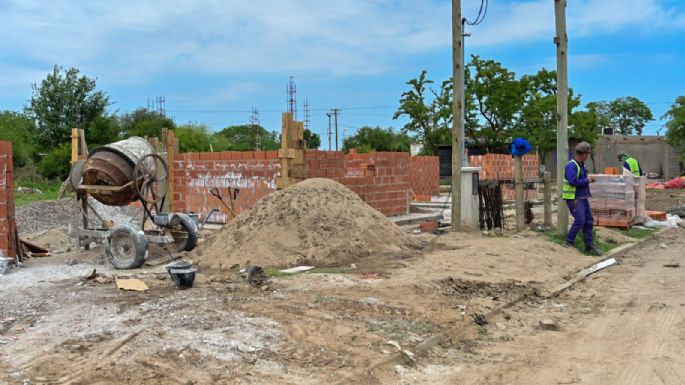 Levantan paredes y estructuras en el Ecobarrio de Las Playas
