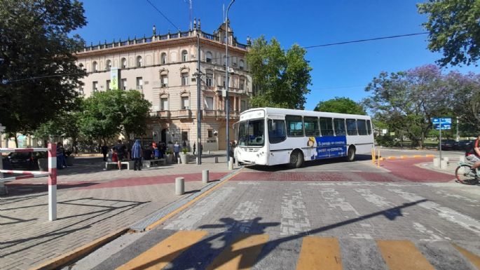Paro de colectivos: choferes cortan algunas calles y piden ser atendidos por Gill