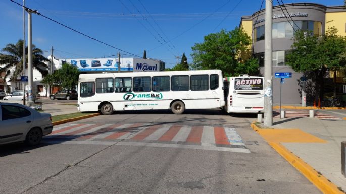 Comenzaron a pagar los sueldos y se levanta el paro de colectivos