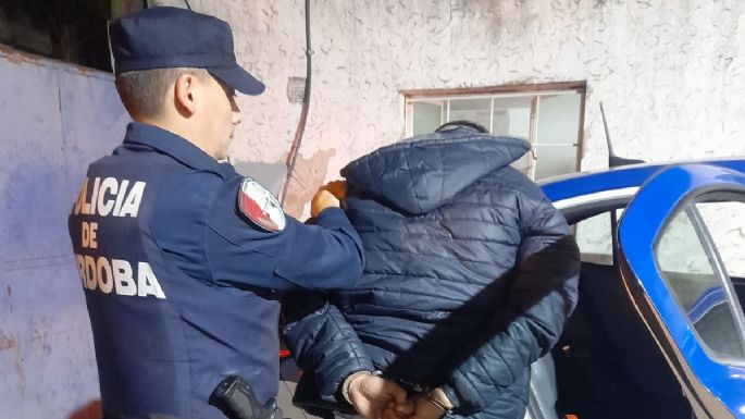 Circulaba en una moto sin patente que era robada