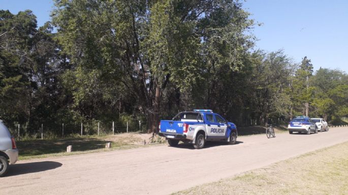 Investigan la muerte de un vecino, cuyo cadáver fue encontrado entre unos arbustos
