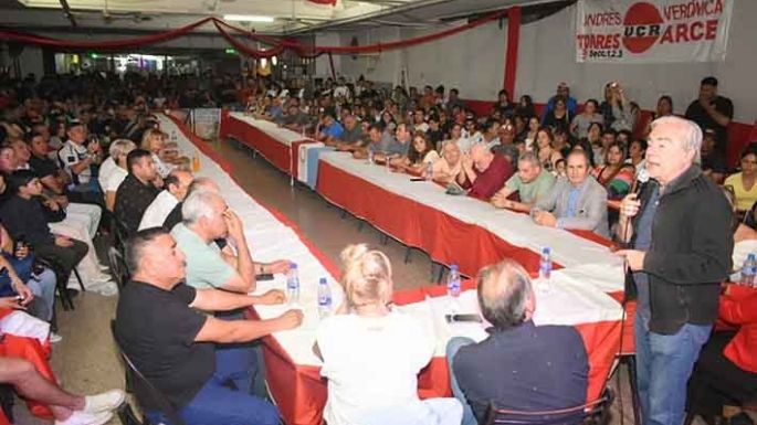 Más de mil dirigentes del radicalismo  de Córdoba expresaron apoyo a Massa