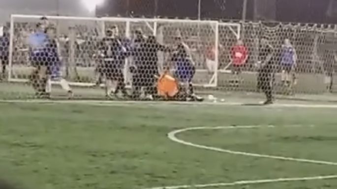 Un árbitro fue agredido brutalmente anoche durante un partido