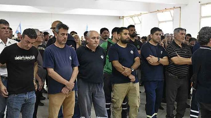 Emoción en Fábrica Militar por el  primer convenio colectivo de trabajo