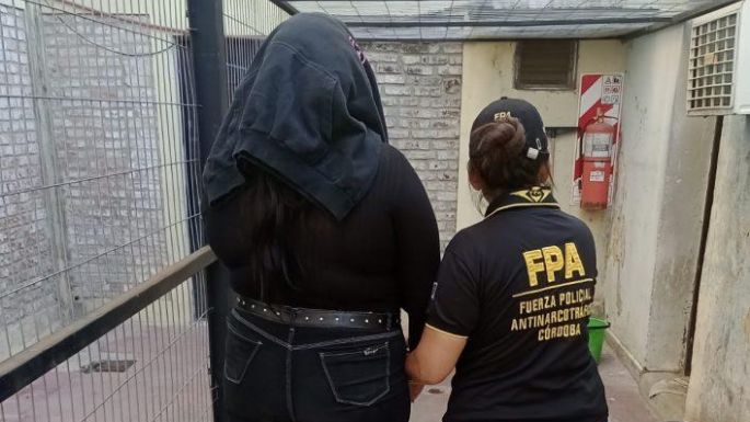 Intentó ingresar drogas a la cárcel para su pareja y terminó detenida