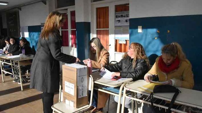 Milei y Massa pueden pescar en un 50% que antes votó por opciones que ya no están