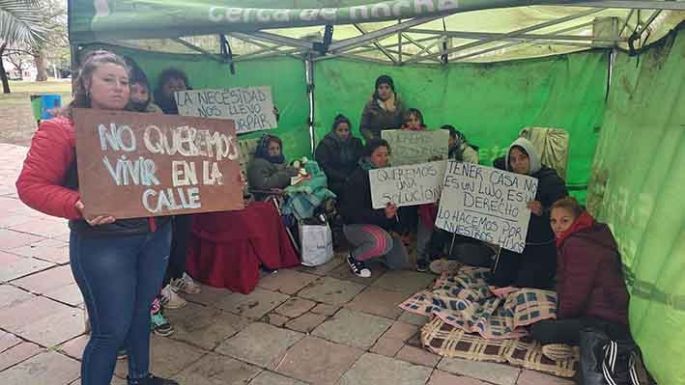 Dejaron el terreno de Las Playas y se asentaron frente al municipio