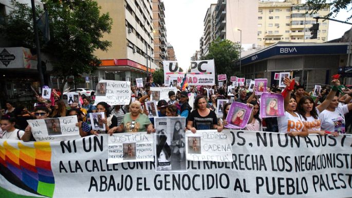 Marcharon en "contra el ajuste, la ultraderecha, el negacionismo y el FMI"