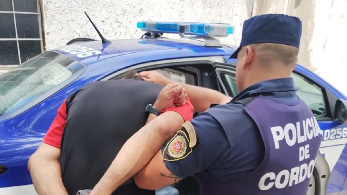 Saltó una tapia, robó una garrafa y terminó detenido