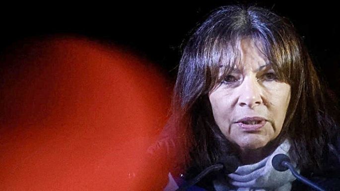 “Es una enorme cloaca mundial”, aseguró la alcaldesa de París