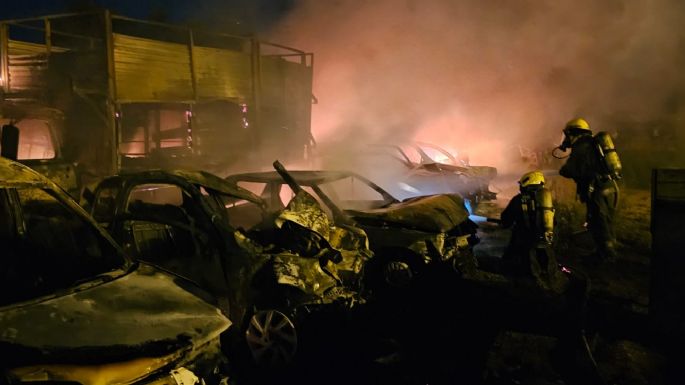 Bomberos sofocan un incendio en el depósito judicial