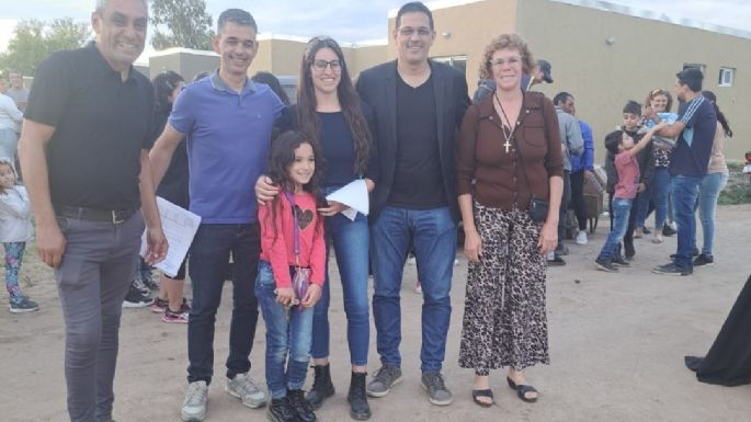 Entregaron las llaves de las 75 viviendas de El Vallecito y las 10 del Plan Provincial "Semilla"