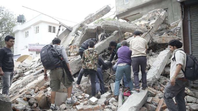 Más de 70 muertos y decenas de heridos por un terremoto en Nepal