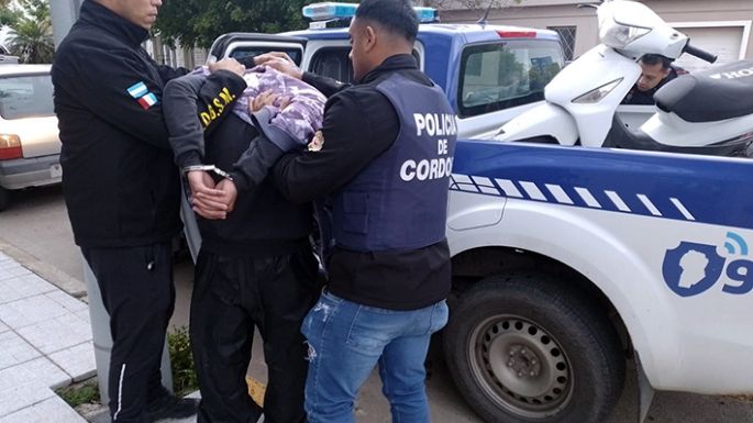 Arrestaron a dos estafadores y se recuperaron tres mil dólares