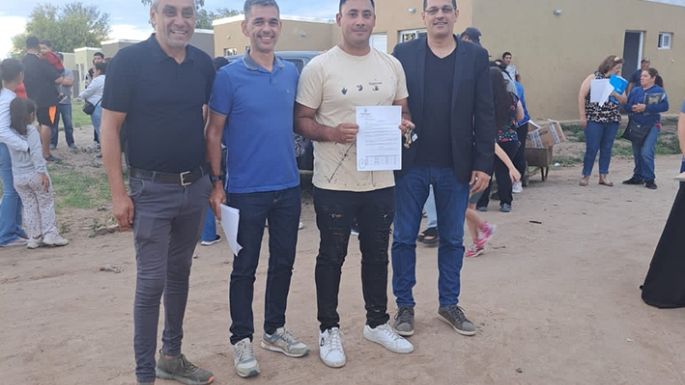 Graglia entregó las llaves de las 75 viviendas a los beneficiarios