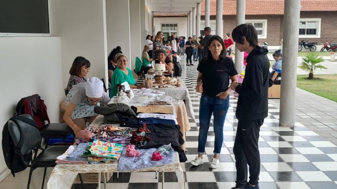 Emprendedores locales exhibieron sus productos y recibieron certificados