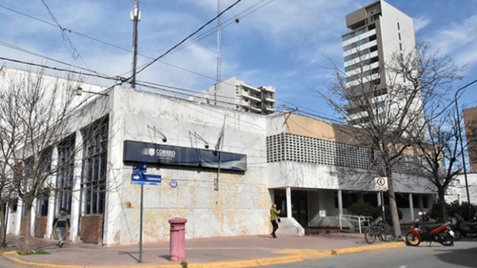 Ordenan realizar pericias caligráficas al personal de la sucursal local del Correo