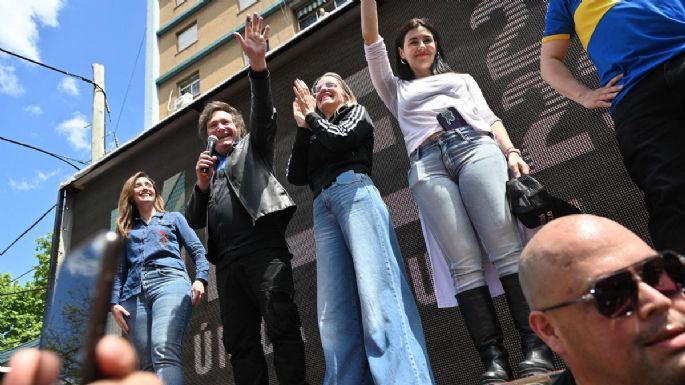 Milei recorrió en Gran Buenos Aires sin motosierras y con la consigna "sí, se puede"