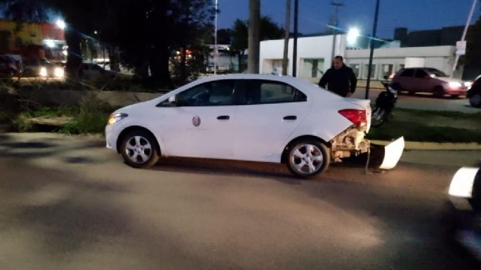 Un motociclista sufrió una fractura tras chocar con un taxi