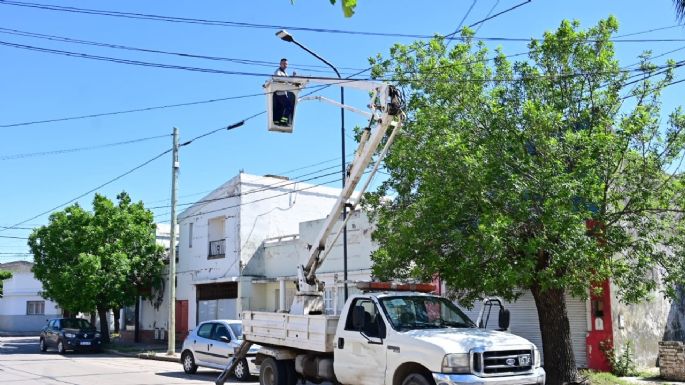 Continúa el recambio de luminarias led en el barrio Ameghino