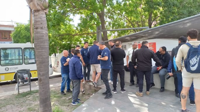 Choferes de TransBus están en asamblea porque todavía no han cobrado sus sueldos