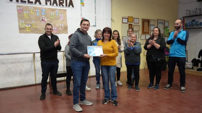 Bovo entregó 90 mil pesos a la Agrupación Folklórica Villa María