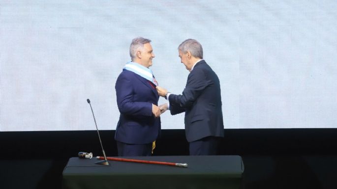 Llaryora recorta a funcionarios  y anunció que finalizará obras