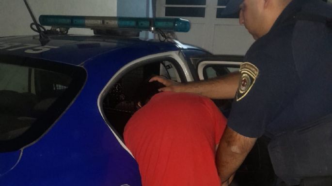 Se presentó en la casa de su expareja y la amenazó con un cuchillo