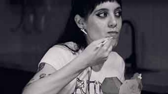 Julie Aiello lanzó “La peli sola”