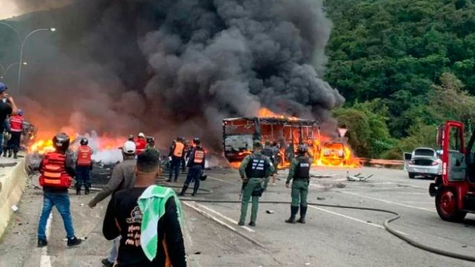 Un camión chocó a varios vehículos y dejó al menos 15 muertos