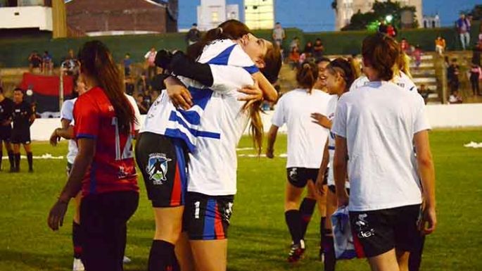 Universitario, con un ojo en el Torneo Federal