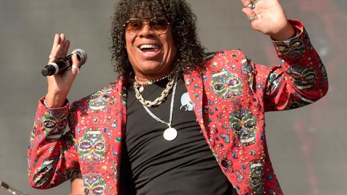 La Mona Jiménez hizo cantar a los pasajeros de un vuelo de regreso a Córdoba