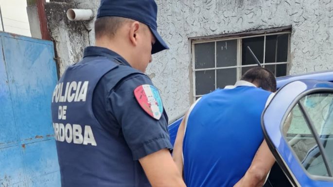 Amenazó de muerte a un vecino con una botella rota y luego le dañó un auto