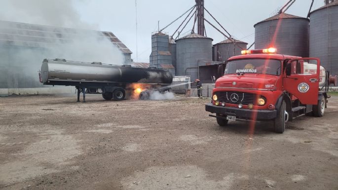 Se incendió un acoplado dentro de una empresa de agroquímicos