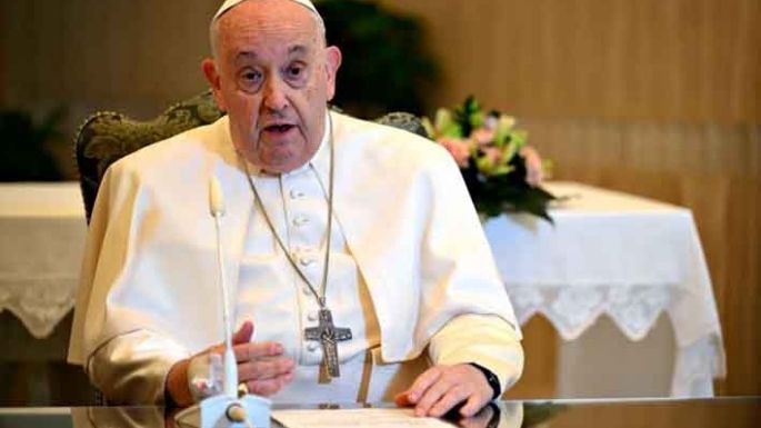 Vaticano: el Papa mejora, pero...
