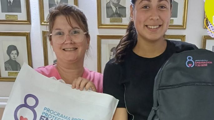 Con la embarazada y su bebé