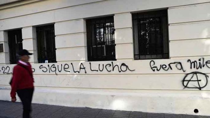 Atacaron la embajada de la Argentina en Santiago