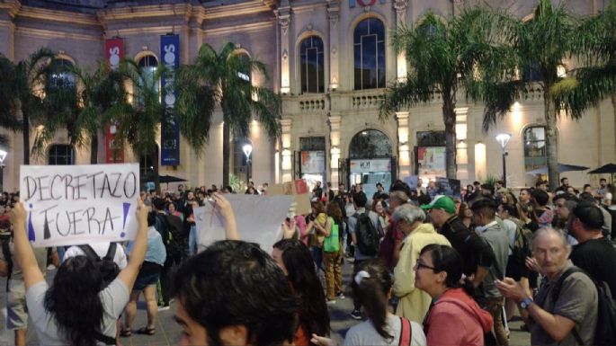 Se realizó una convocatoria en Córdoba capital en rechazo al DNU de Milei