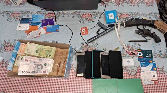 Once detenidos por estafas