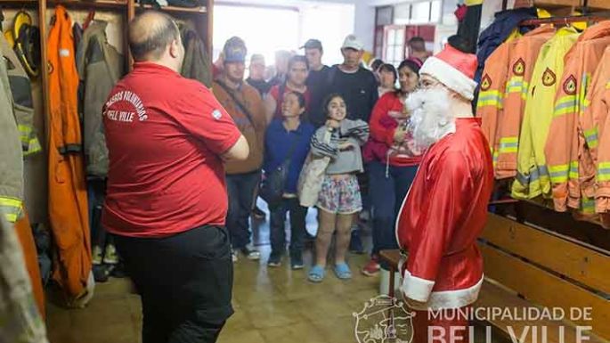 Con Papá Noel en el cuartel